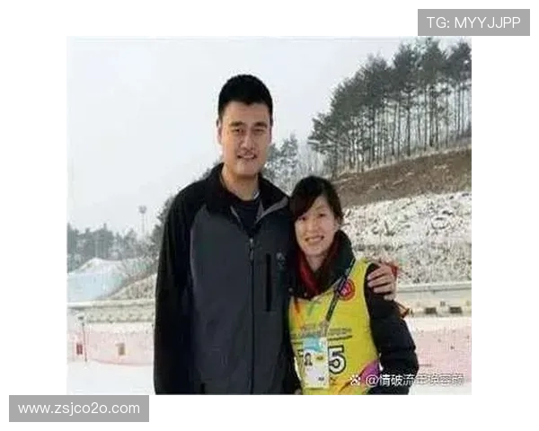 姚明劳伦 17 年后新加坡重逢！减重 30 斤引关注，叶莉晒家庭照回应